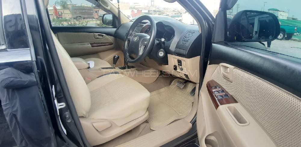 Toyota Hilux 2015 for Sale in Peshawar Toyota Hilux 2015 for Sale in Peshawar Image-9