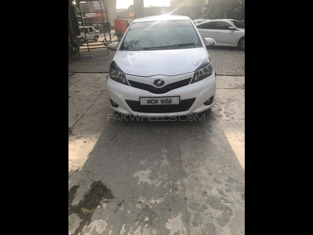 Toyota Vitz 2013 for Sale in Peshawar Image-1