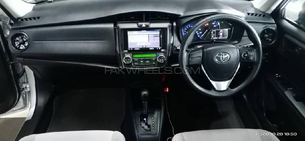 Toyota Corolla Axio 2017 for Sale in Peshawar Image-1
