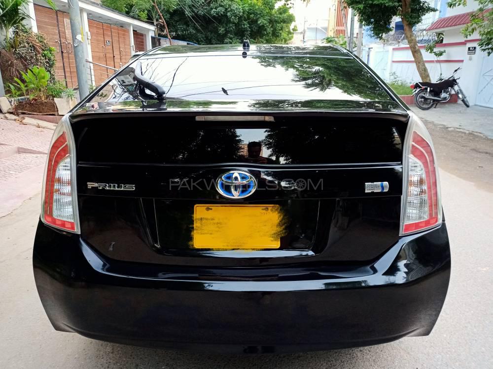 Toyota Prius 2015 for Sale in Karachi Toyota Prius 2015 for Sale in Karachi Image-4