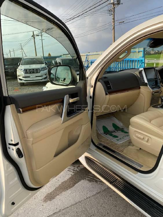 Toyota Land Cruiser 2016 for Sale in Karachi Toyota Land Cruiser 2016 for Sale in Karachi Image-2