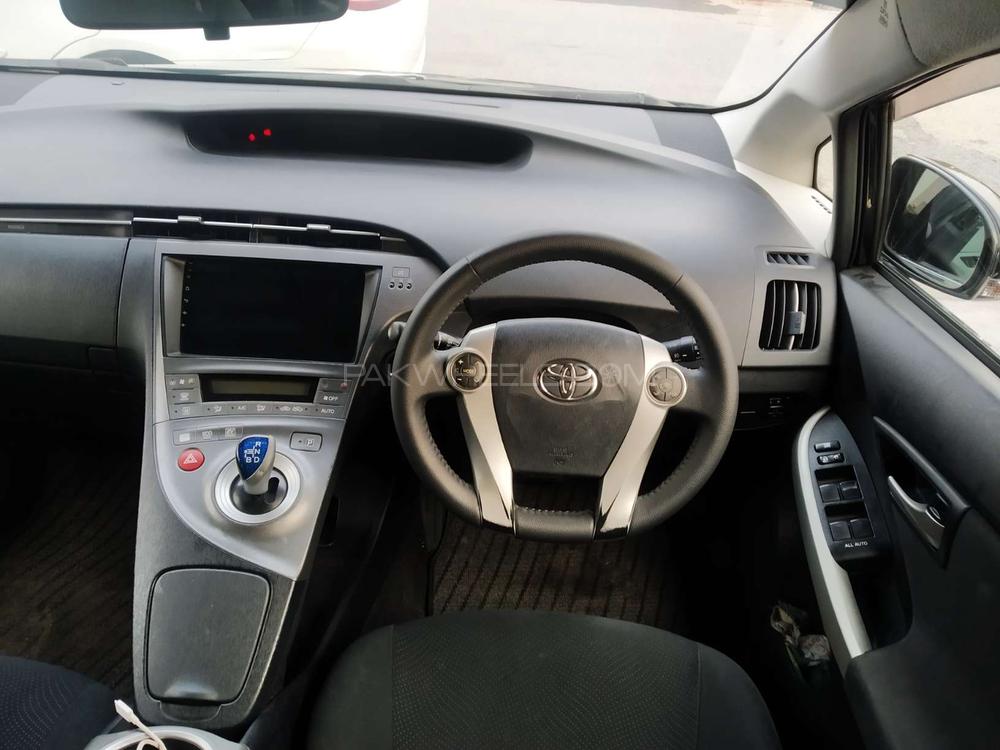 Toyota Prius 2012 for Sale in Lahore Toyota Prius 2012 for Sale in Lahore Image-6