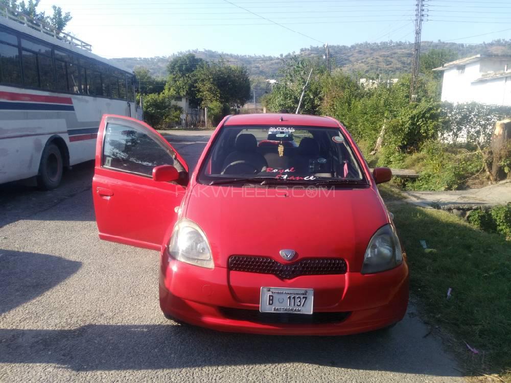 Toyota Vitz 2000 for Sale in Mansehra Image-1