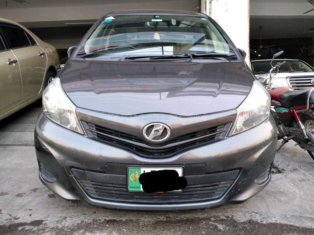Toyota Vitz 2013 for Sale in Lahore Image-1