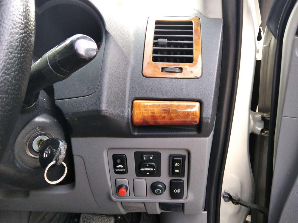 Toyota Hilux 2010 for Sale in Karachi Toyota Hilux 2010 for Sale in Karachi Image-8