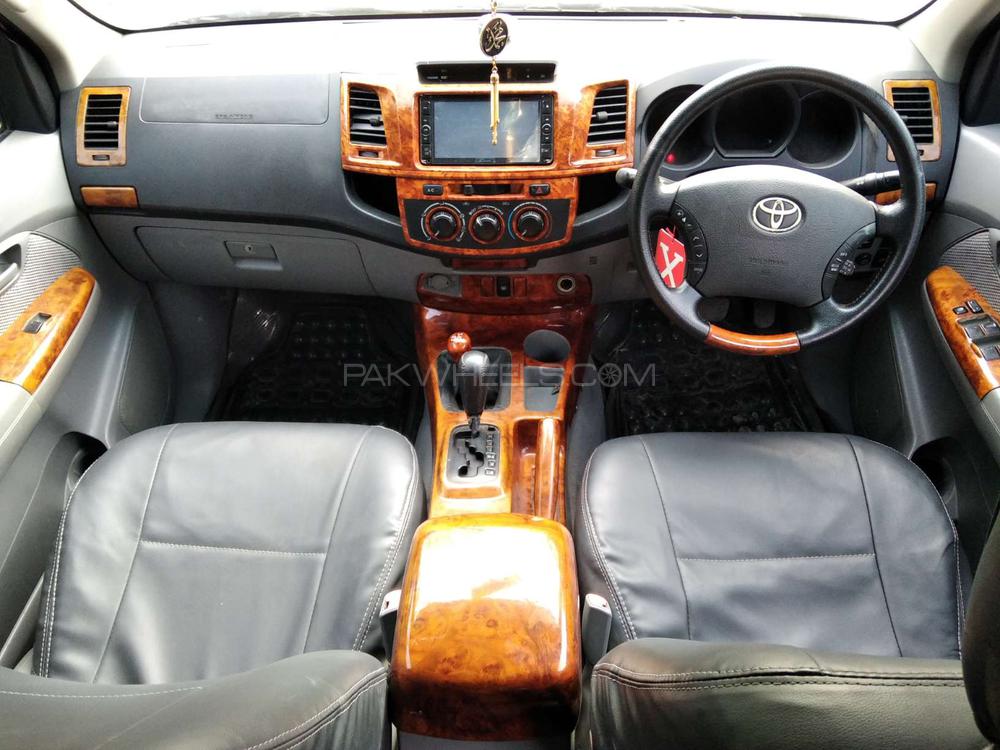Toyota Hilux 2010 for Sale in Karachi Toyota Hilux 2010 for Sale in Karachi Image-11