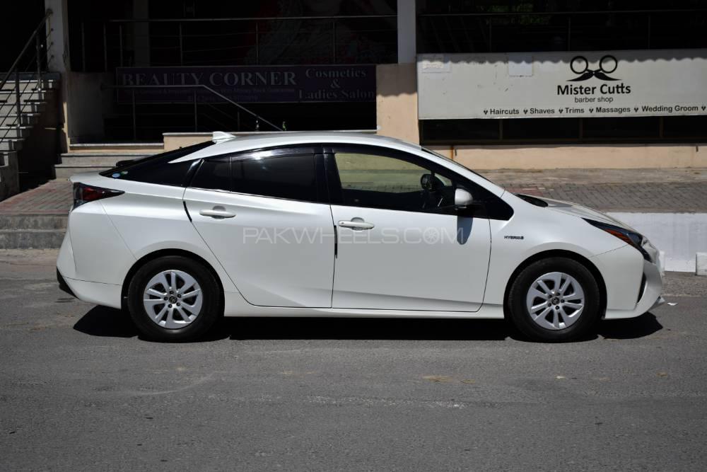 Toyota Prius 2015 for Sale in Rawalpindi Toyota Prius 2015 for Sale in Rawalpindi Image-5