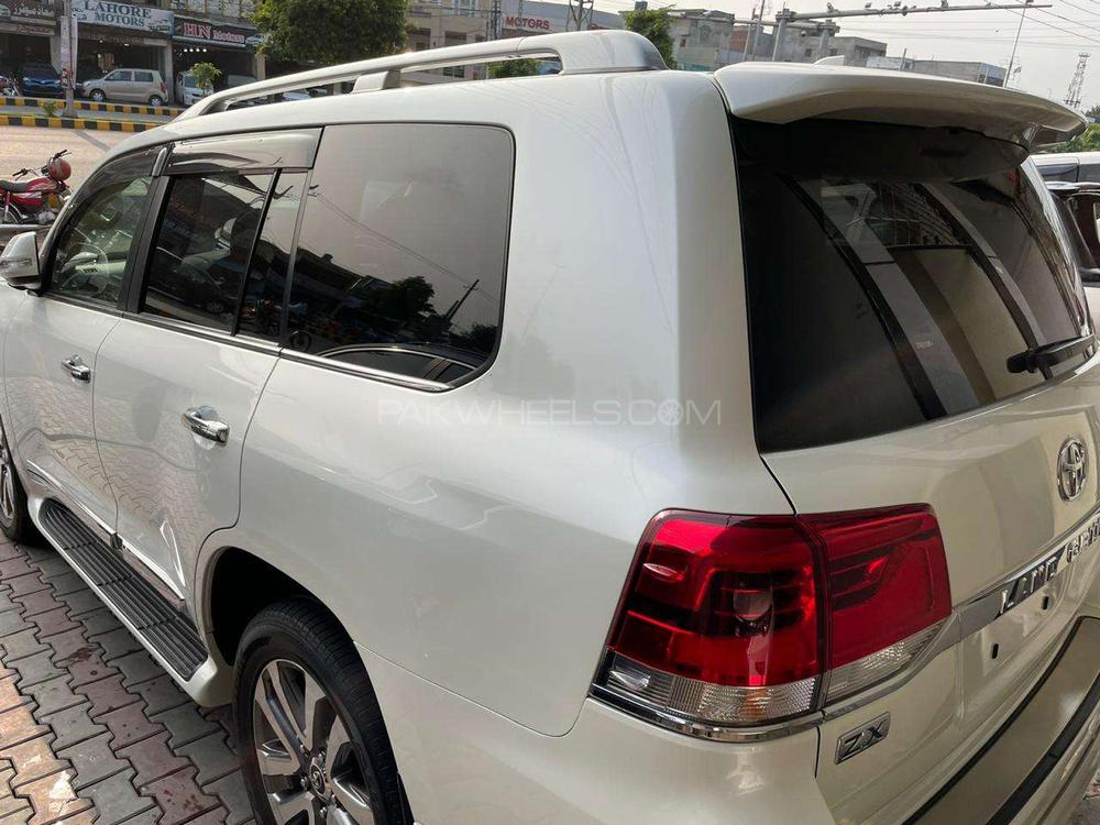 Toyota Land Cruiser 2016 for Sale in Lahore Toyota Land Cruiser 2016 for Sale in Lahore Image-2