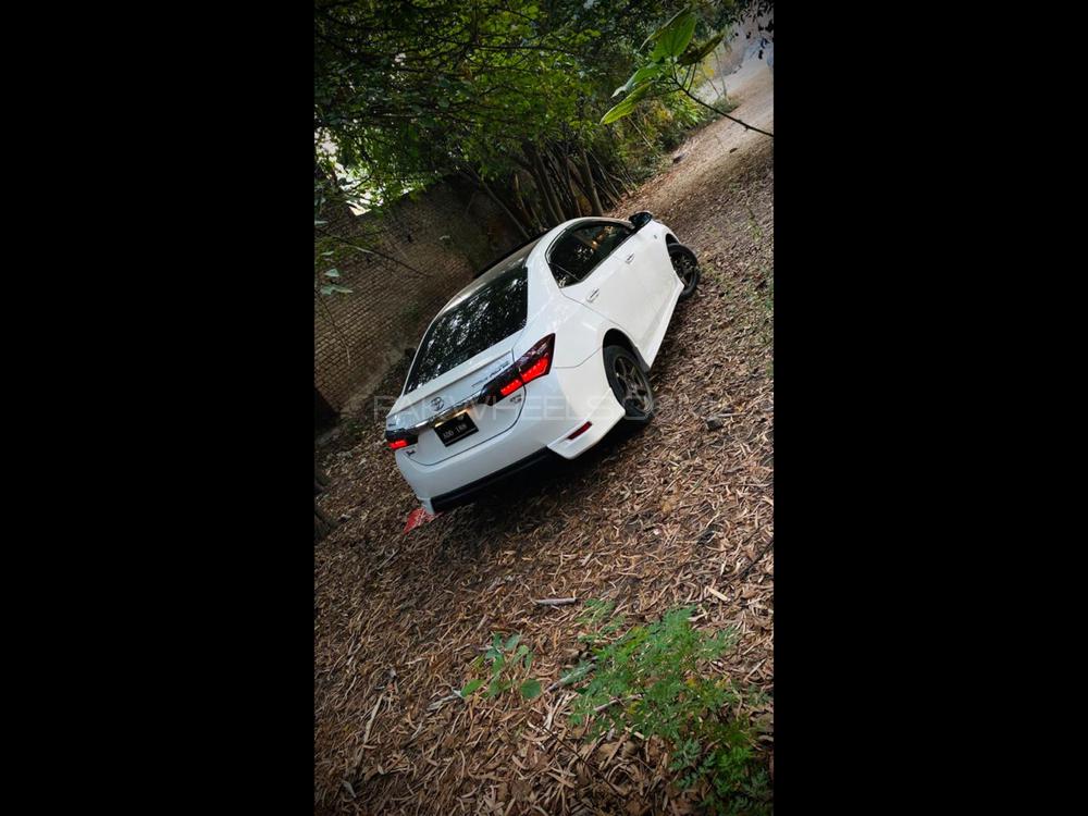 Toyota Corolla 2017 for Sale in Peshawar Toyota Corolla 2017 for Sale in Peshawar Image-9