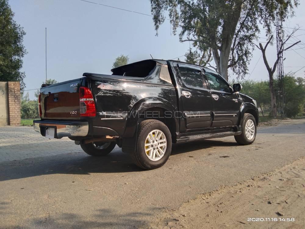 Toyota Hilux 2015 for Sale in Multan Toyota Hilux 2015 for Sale in Multan Image-9