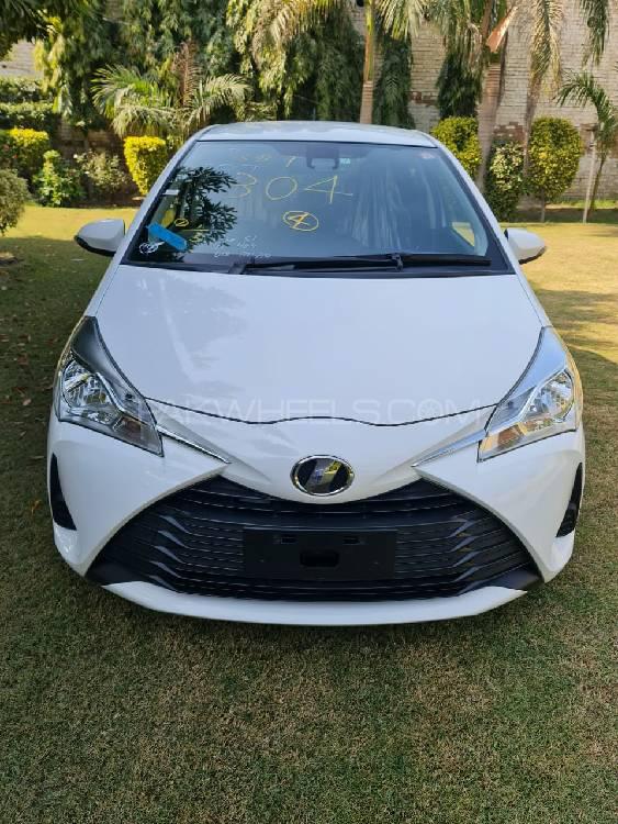 Toyota Vitz 2017 for Sale in Kot addu Image-1