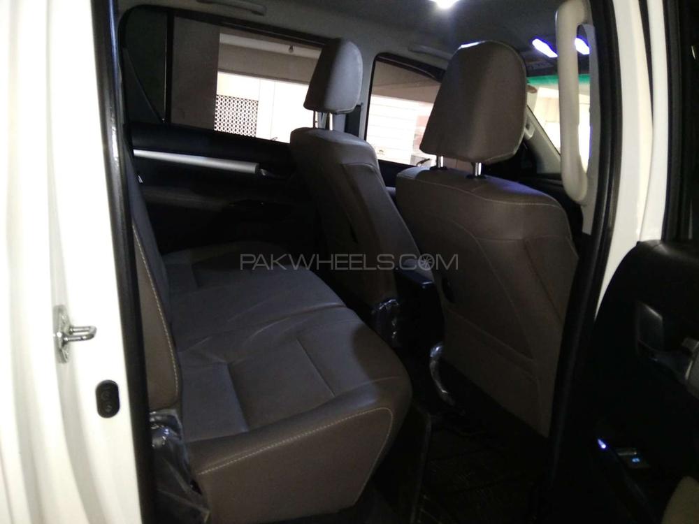 Toyota Hilux 2018 for Sale in Karachi Toyota Hilux 2018 for Sale in Karachi Image-11