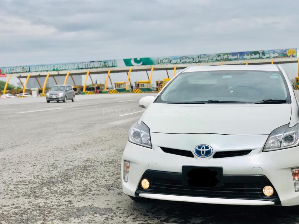 Toyota Prius 2014 for Sale in Peshawar Toyota Prius 2014 for Sale in Peshawar Image-2