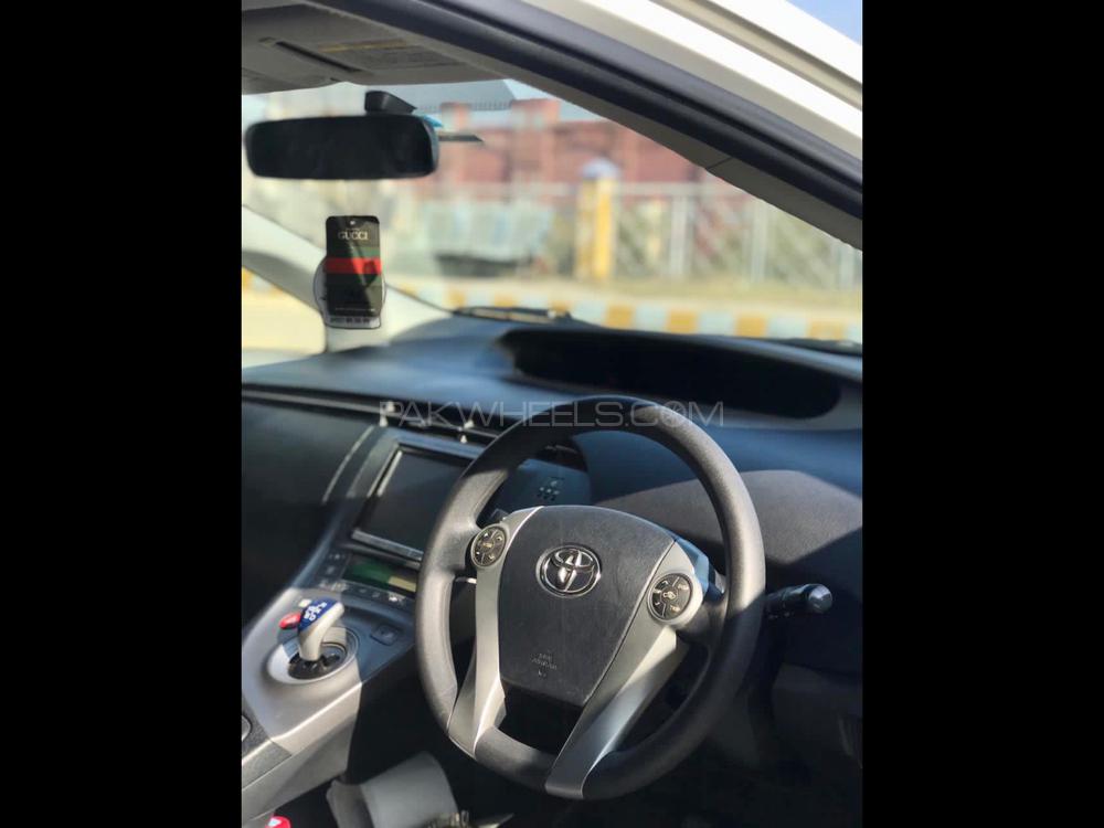 Toyota Prius 2014 for Sale in Peshawar Toyota Prius 2014 for Sale in Peshawar Image-5