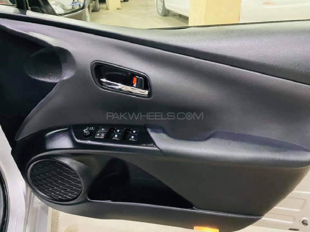 Toyota Prius 2017 for Sale in Gujranwala Toyota Prius 2017 for Sale in Gujranwala Image-12
