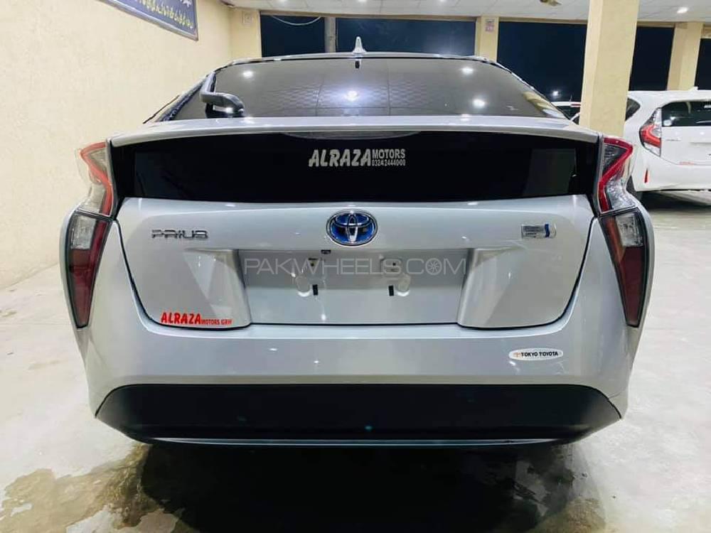 Toyota Prius 2017 for Sale in Gujranwala Toyota Prius 2017 for Sale in Gujranwala Image-4