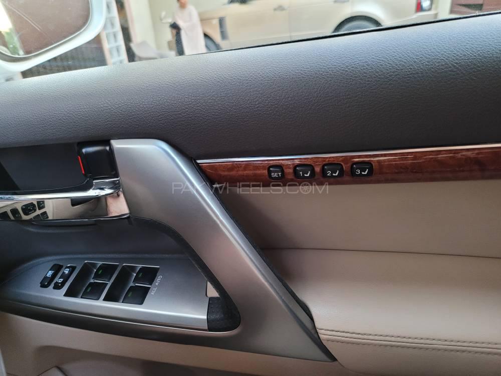 Toyota Land Cruiser 2013 for Sale in Karachi Toyota Land Cruiser 2013 for Sale in Karachi Image-15