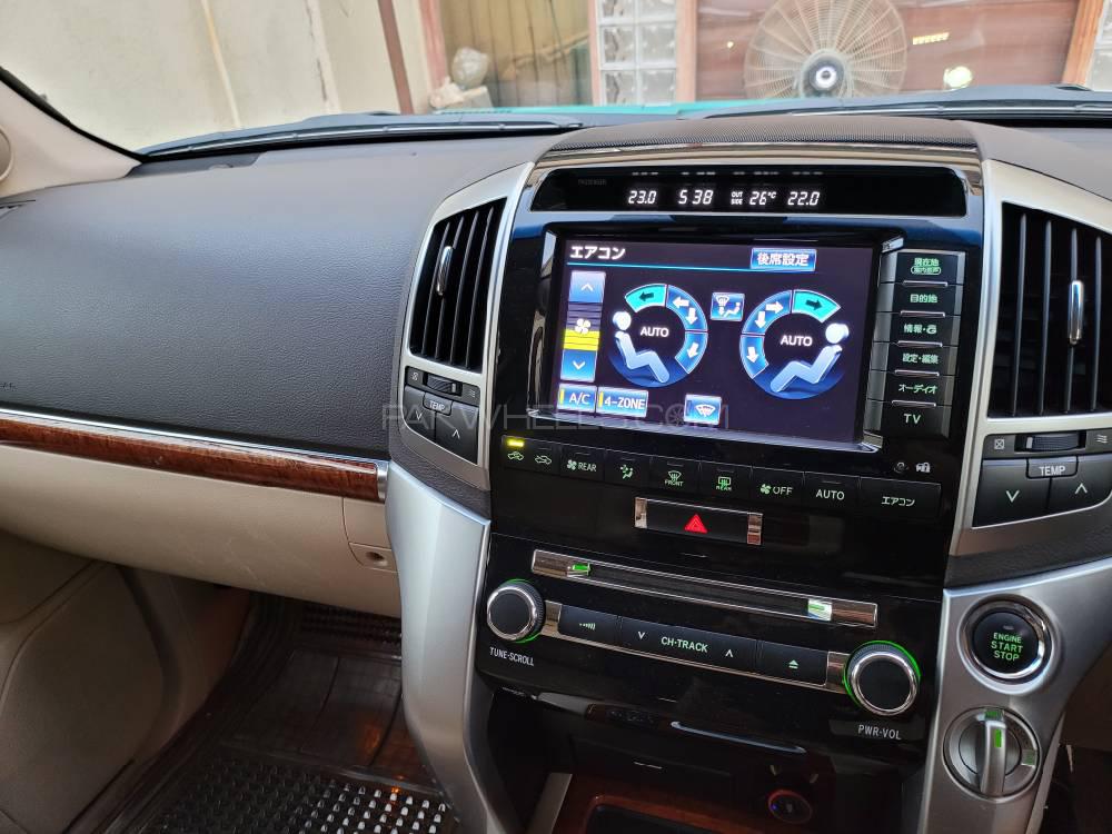Toyota Land Cruiser 2013 for Sale in Karachi Toyota Land Cruiser 2013 for Sale in Karachi Image-9