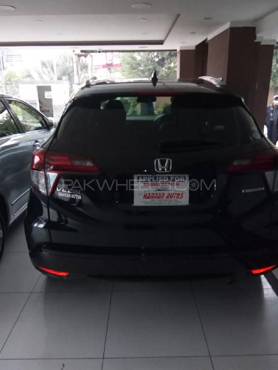 Honda Vezel 2015 for Sale in Peshawar Image-1