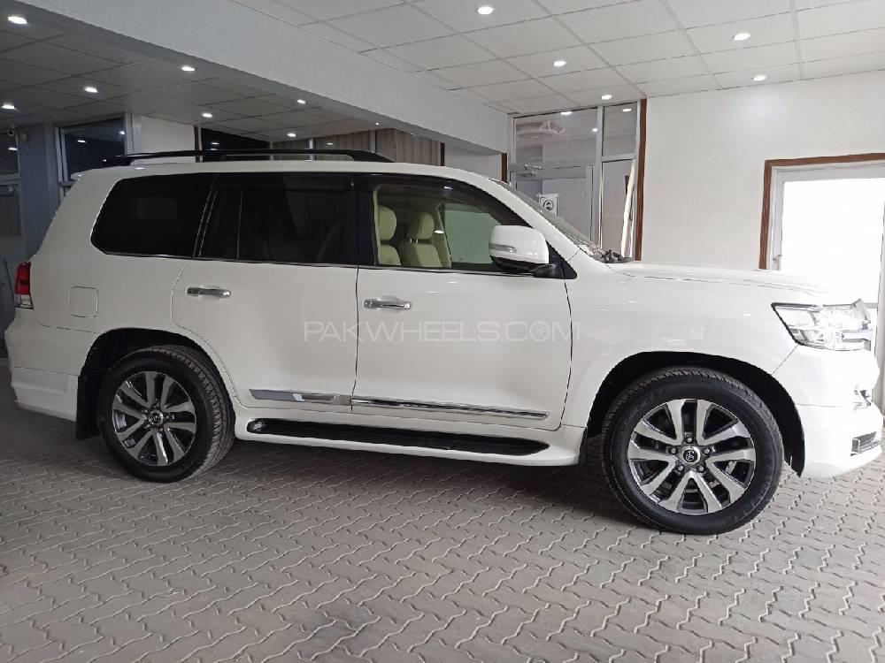 Toyota Land Cruiser 2017 for Sale in Karachi Toyota Land Cruiser 2017 for Sale in Karachi Image-5