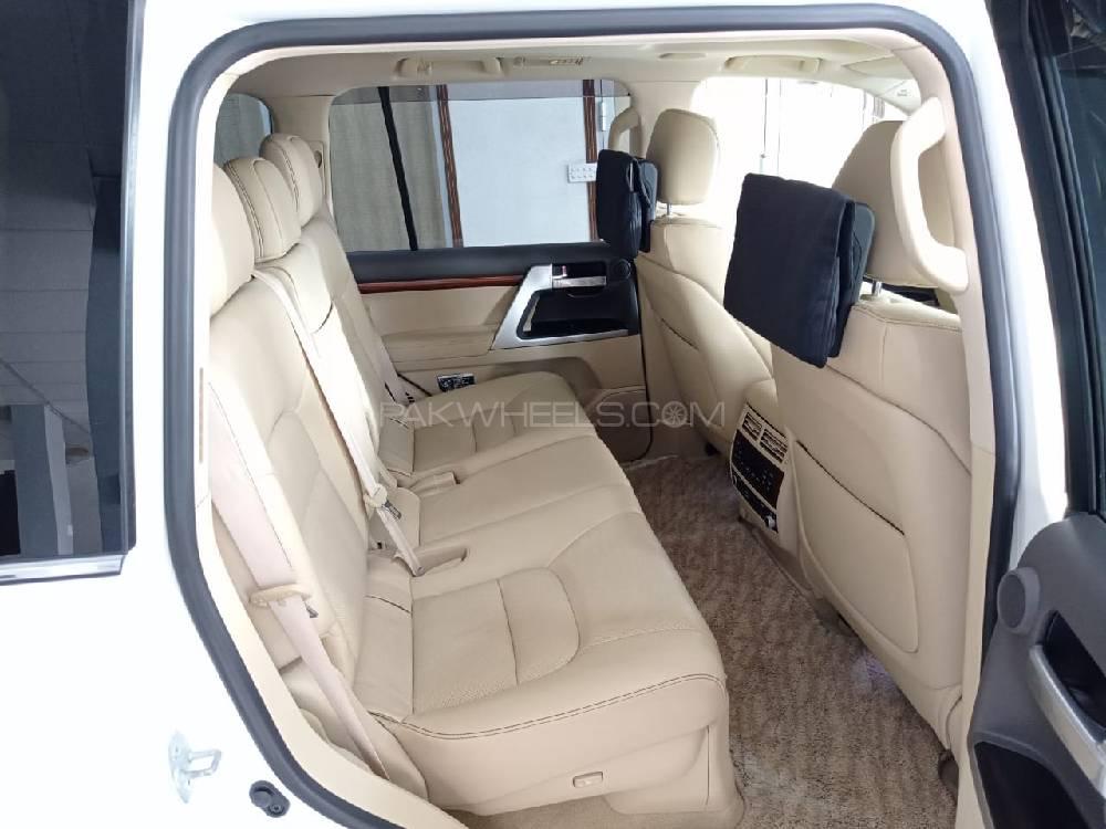 Toyota Land Cruiser 2017 for Sale in Karachi Toyota Land Cruiser 2017 for Sale in Karachi Image-3