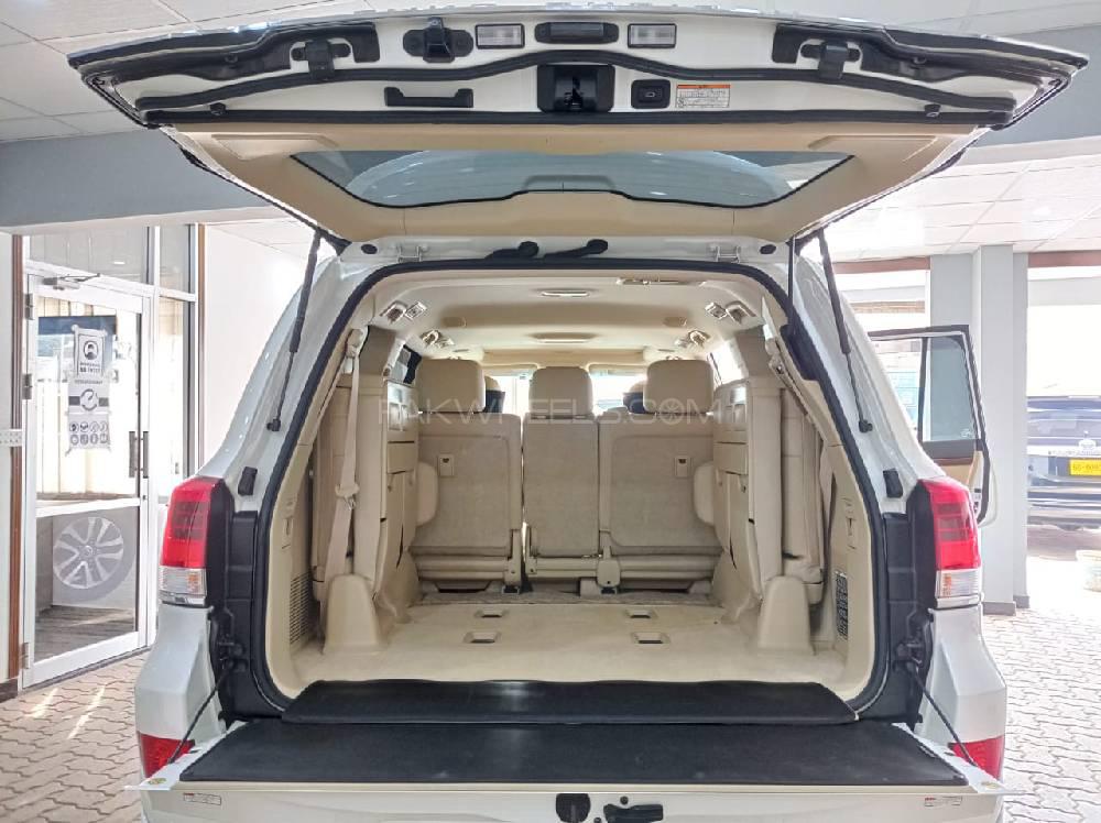 Toyota Land Cruiser 2017 for Sale in Karachi Toyota Land Cruiser 2017 for Sale in Karachi Image-4