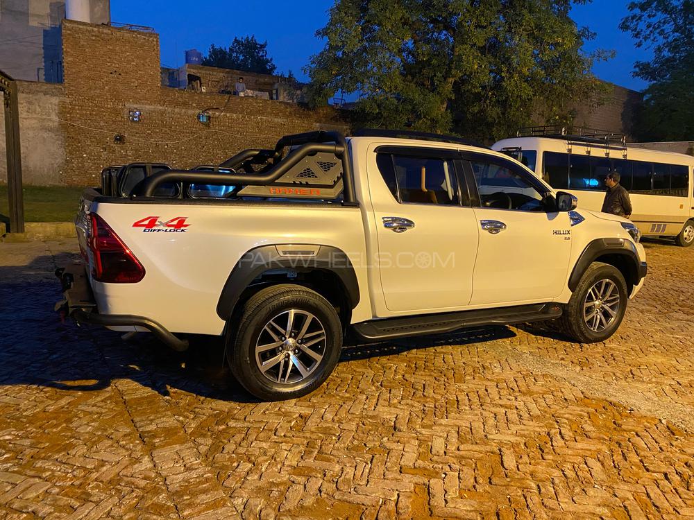 Toyota Hilux 2015 for Sale in Karachi Toyota Hilux 2015 for Sale in Karachi Image-4