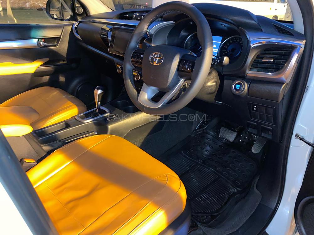 Toyota Hilux 2015 for Sale in Karachi Toyota Hilux 2015 for Sale in Karachi Image-10