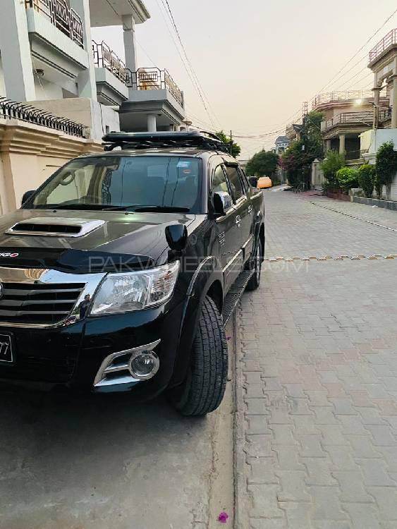 Toyota Hilux 2015 for Sale in Faisalabad Image-1