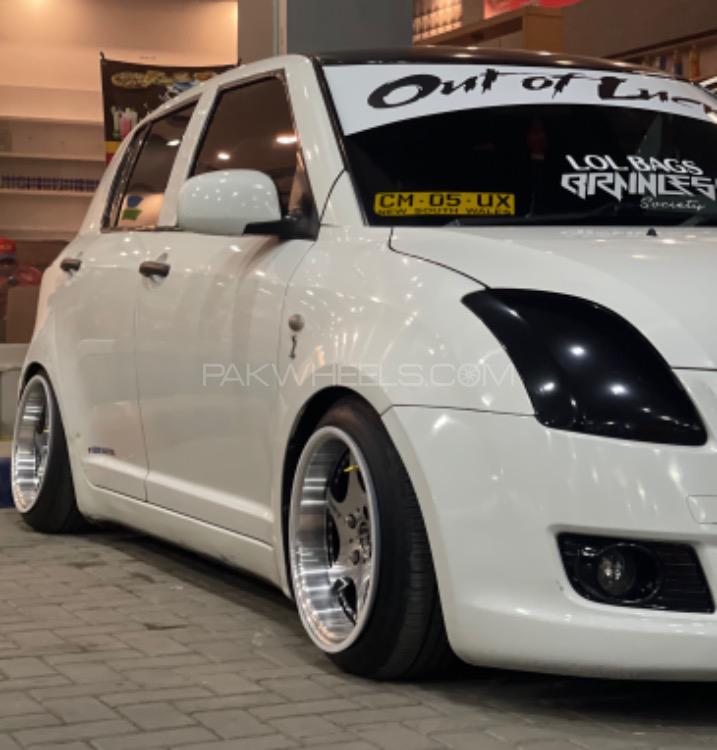 Suzuki Swift - 2011  Suzuki Swift - 2011  Image-2