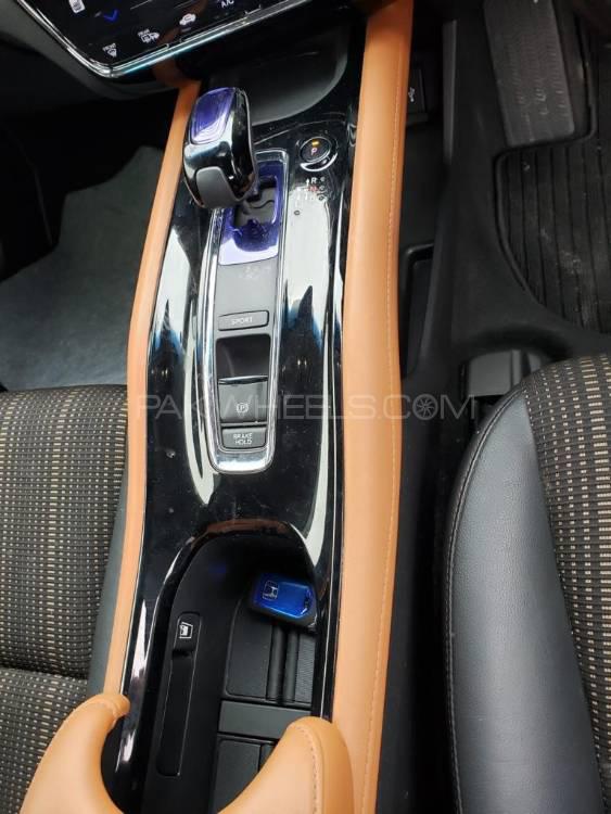 Honda Vezel 2015 for Sale in Lahore Honda Vezel 2015 for Sale in Lahore Image-8