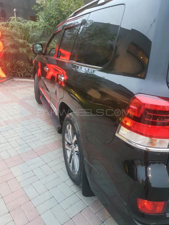 Toyota Land Cruiser 2016 for Sale in Lahore Toyota Land Cruiser 2016 for Sale in Lahore Image-4