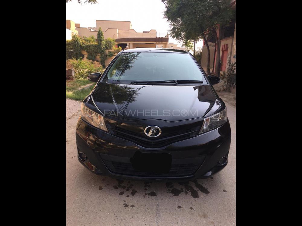 Toyota Vitz 2012 for Sale in Faisalabad Image-1