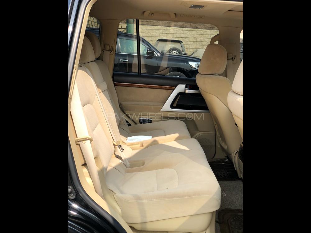 Toyota Land Cruiser 2016 for Sale in Karachi Toyota Land Cruiser 2016 for Sale in Karachi Image-10