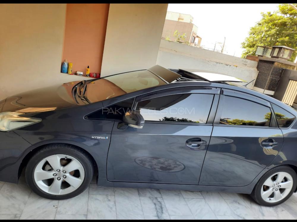 Toyota Prius 2011 for Sale in Lahore Toyota Prius 2011 for Sale in Lahore Image-8