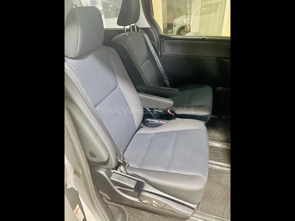 Toyota Noah 2015 for Sale in Peshawar Toyota Noah 2015 for Sale in Peshawar Image-9