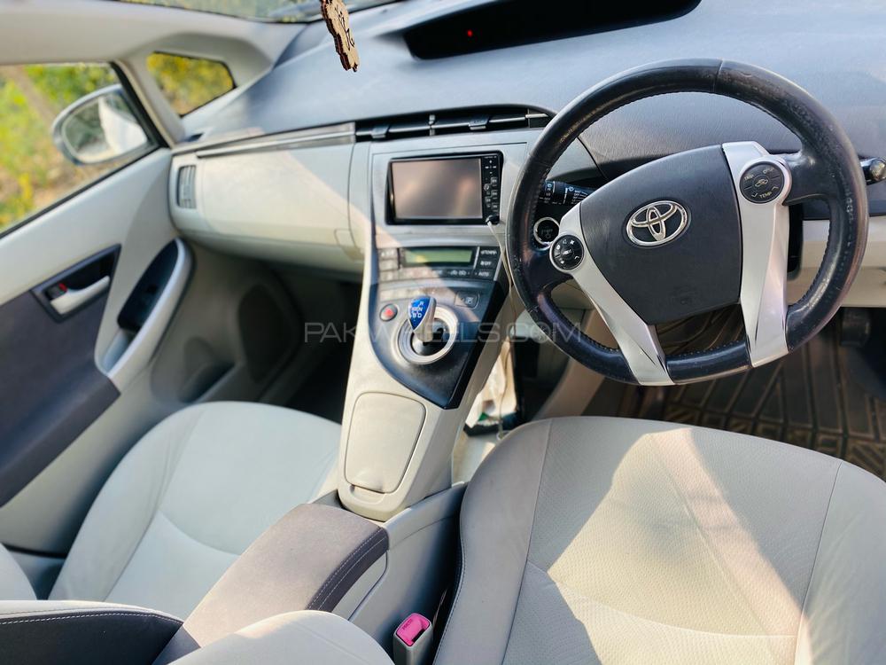 Toyota Prius 2011 for Sale in Gujranwala Toyota Prius 2011 for Sale in Gujranwala Image-5