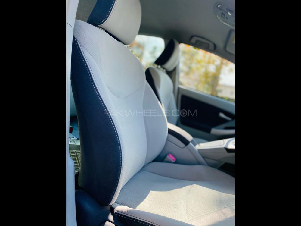 Toyota Prius 2011 for Sale in Gujranwala Toyota Prius 2011 for Sale in Gujranwala Image-6