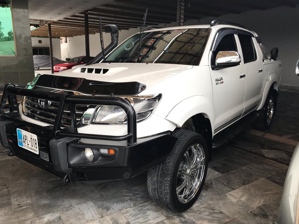 Toyota Hilux 2013 for Sale in Peshawar Image-1