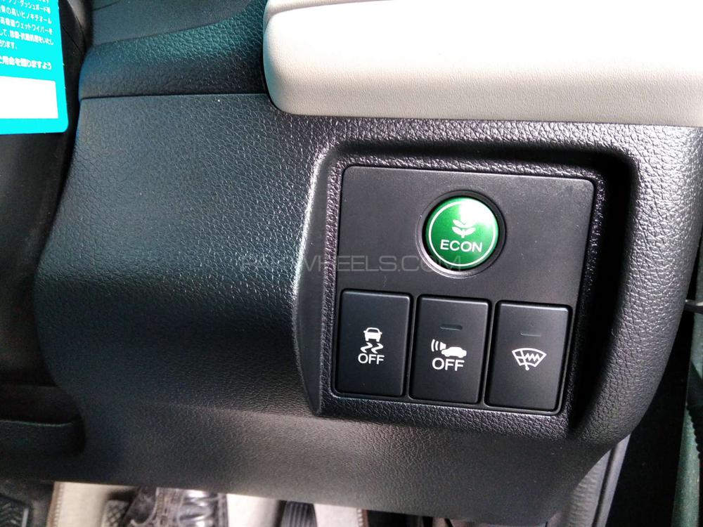 Honda Vezel 2015 for Sale in Karachi Honda Vezel 2015 for Sale in Karachi Image-8