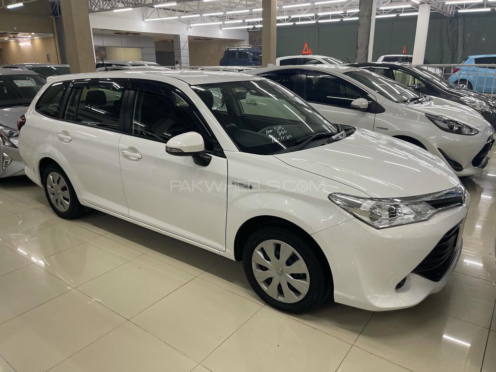 Toyota Corolla Fielder 2017 for Sale in Peshawar Image-1