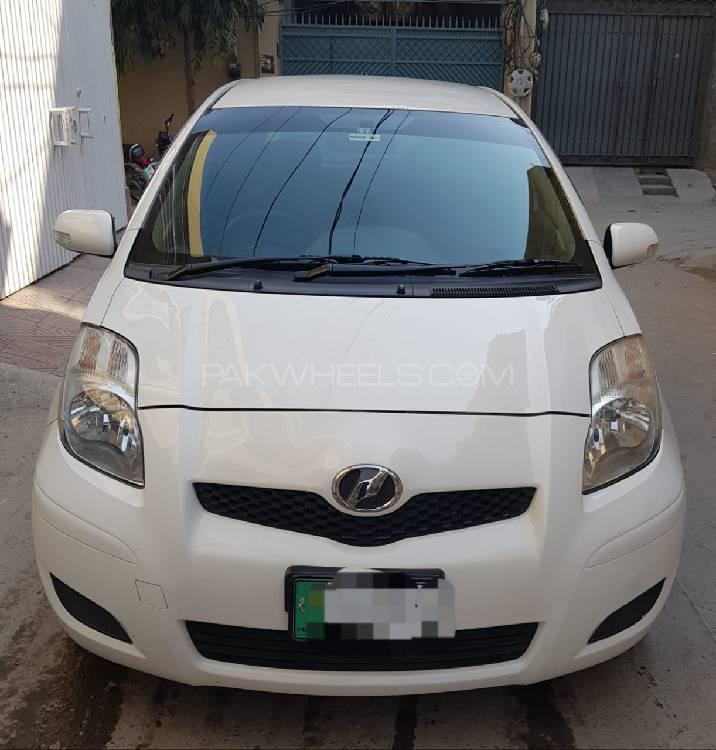 Toyota Vitz 2010 for Sale in Lahore Image-1