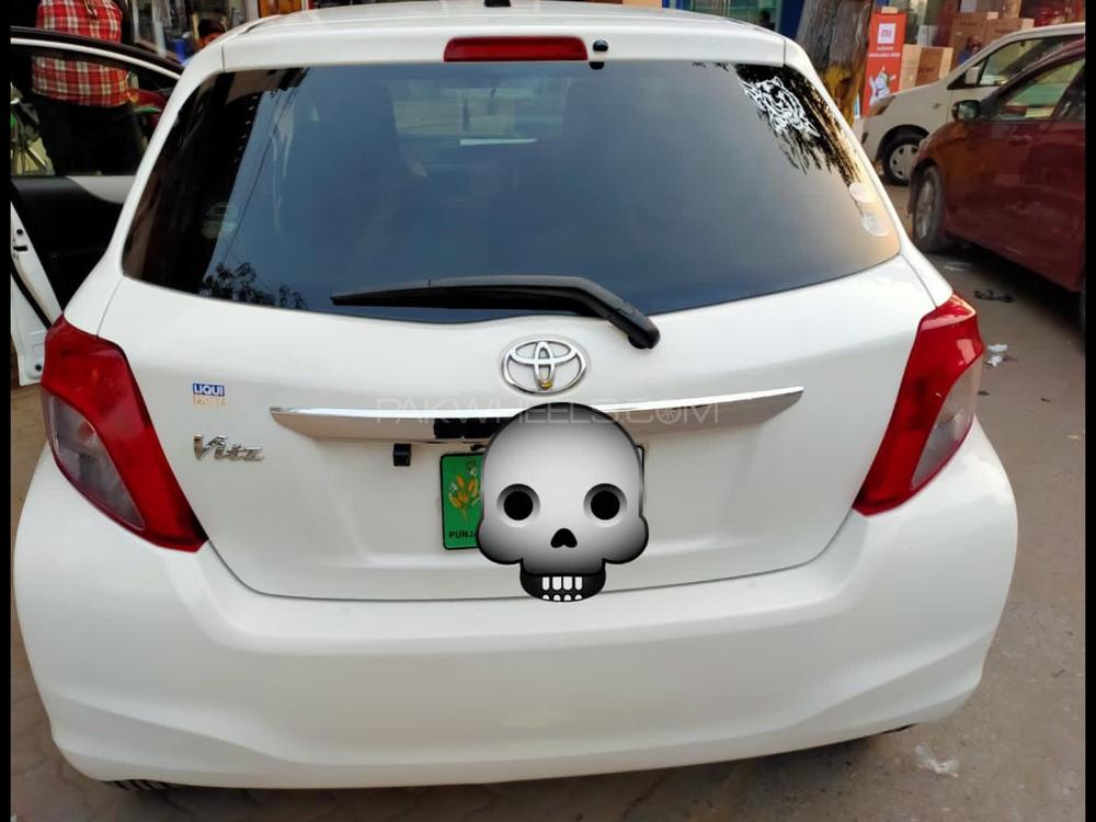 Toyota Vitz 2011 for Sale in Sialkot Image-1