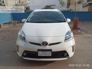 Slide_toyota-prius-s-led-edition-1-8-2014-45297248