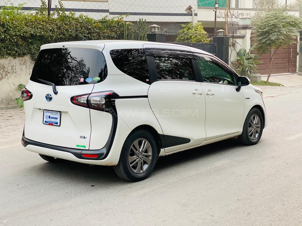 Toyota Sienta 2017 for Sale in Lahore Toyota Sienta 2017 for Sale in Lahore Image-3