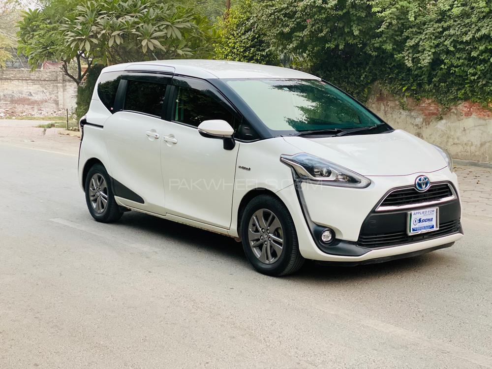Toyota Sienta 2017 for Sale in Lahore Image-1