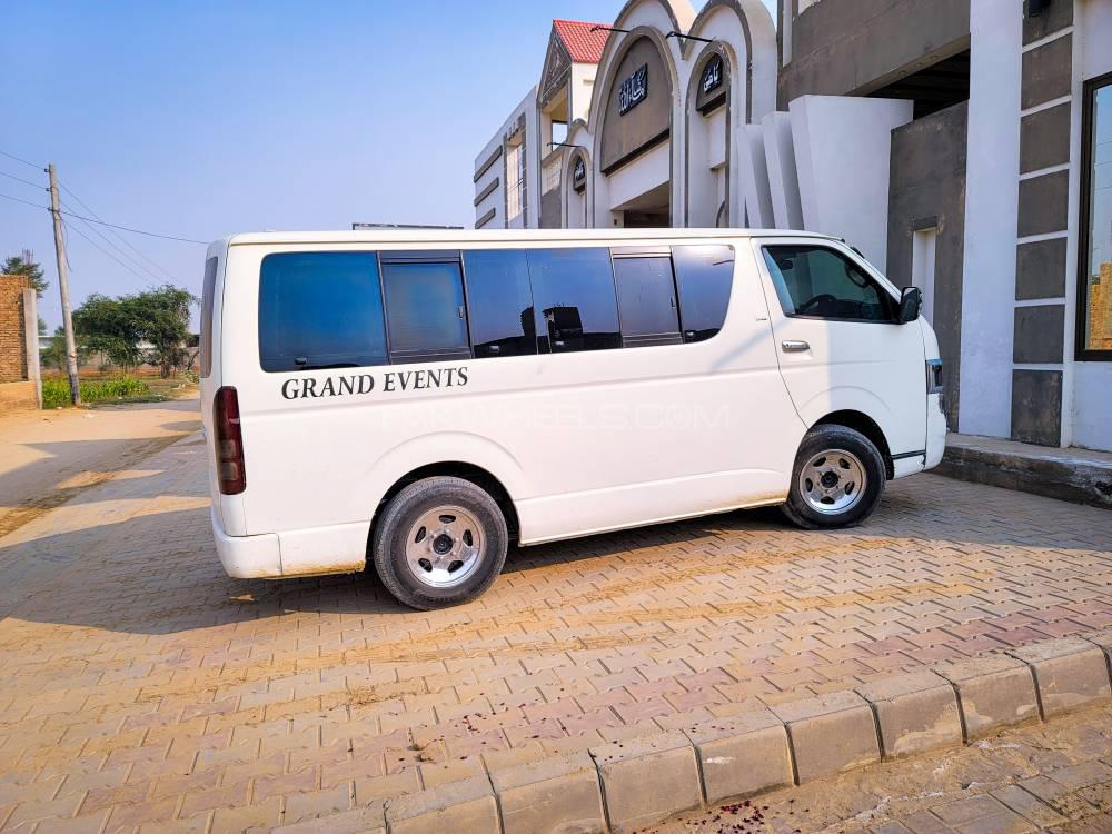 toyota hiace 2005 price