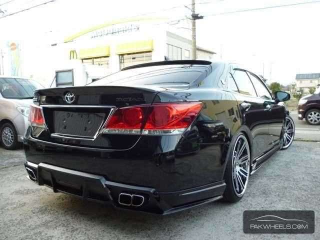 Toyota crown 2011