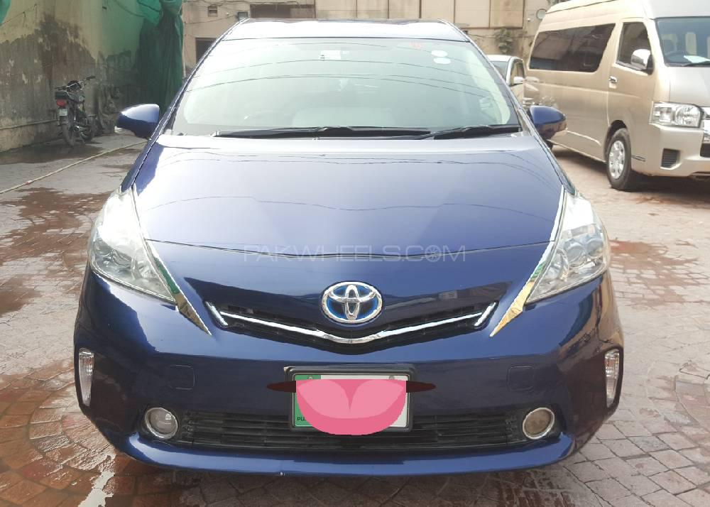 Toyota Prius Alpha 2011 for Sale in Lahore Image-1
