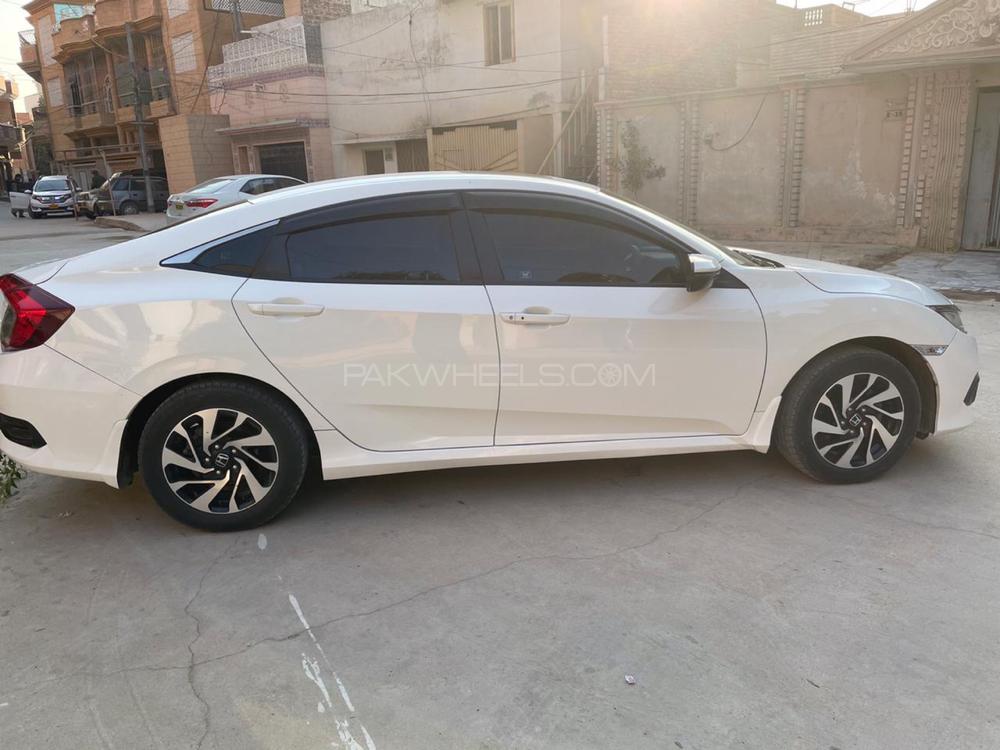 Honda Civic 2018 for Sale in Hyderabad Honda Civic 2018 for Sale in Hyderabad Image-5